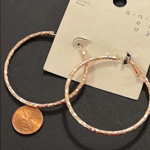 NWT A New Day Rose Gold Tone Diamond Cut Hoop Earrings - Picture 3 of 3